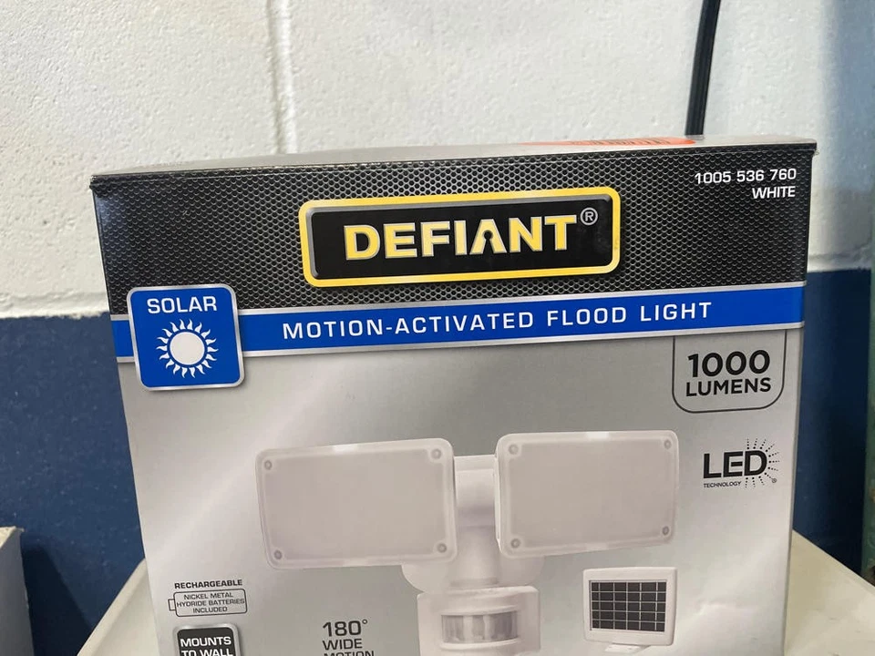 Defiant 180 Degree Outdoor Solar Motion Activated 2 Head LED Flood Light 1000 L - Image 2 of 4