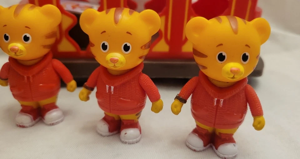 Carro trolley de barrio Daniel Tiger para retroceder y llevar con 8 figuras Foto 4 de 4