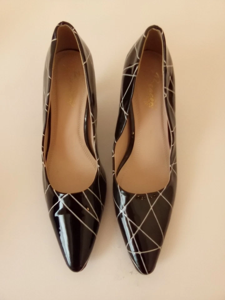 Beacon Fashion & Fit Black White Faux Patent Leather Pump 3 " Heels Sz 9.5 W - Image 2 of 4
