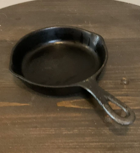 Wagner Ware Sidney 0 1053 D Cast Iron Vintage Black Good Condition Sits Flat