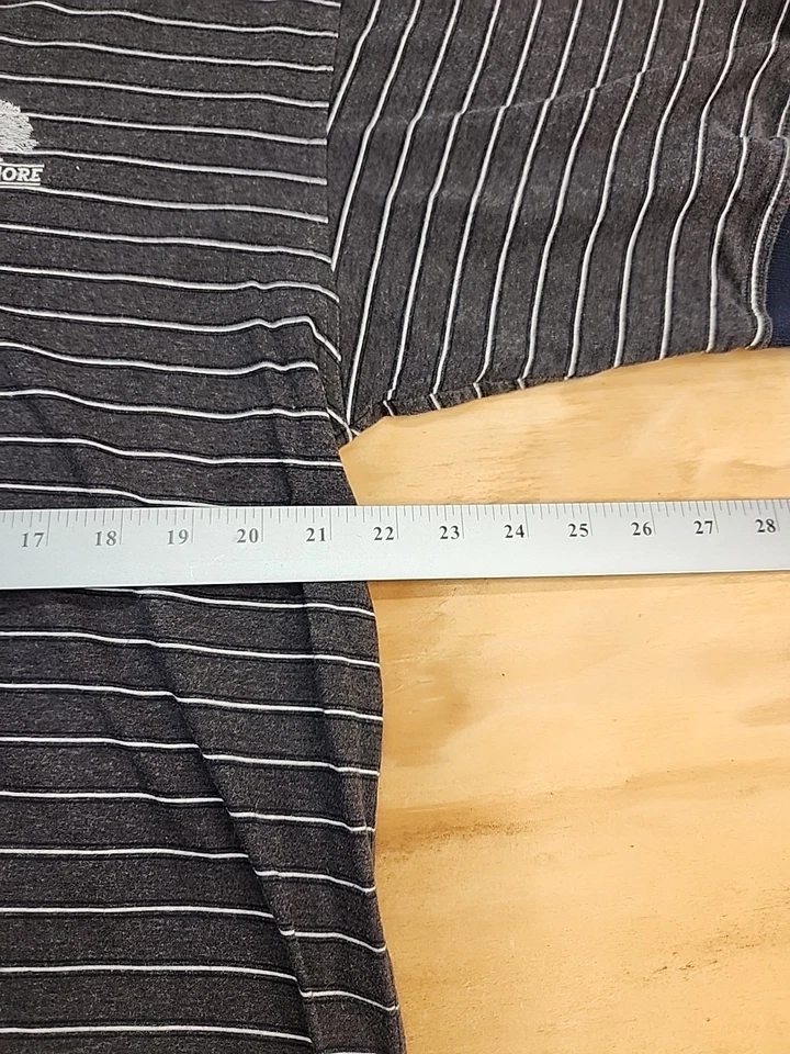 Polo ligero de golf de algodón suave a rayas grises con logo de Talamore para hombre talla grande Foto 3 de 4