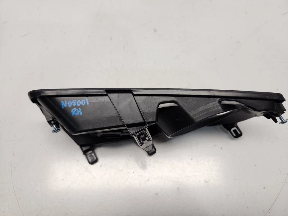 Bisel antiniebla derecho pasajero Toyota 4Runner 2014-20 PN: 81481-35010 Foto 3 de 3