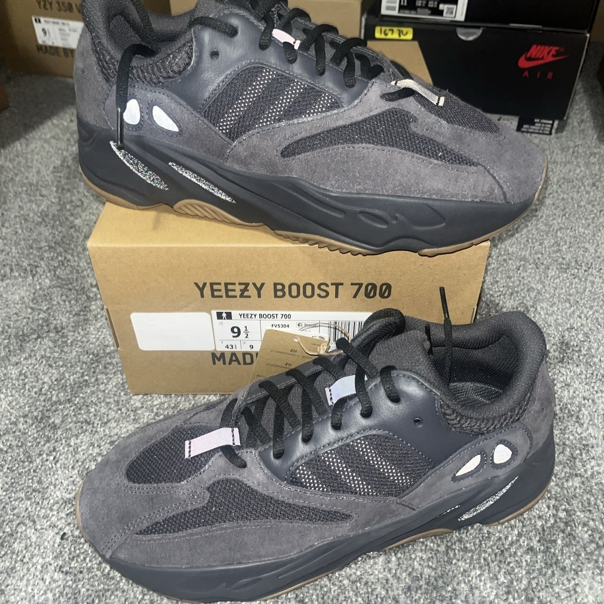 New Adidas Yeezy Boost 700 Men's Size 9.5 Utility Black