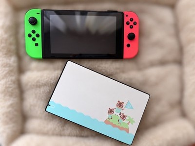Nintendo Switch Konsole mit Joy-Con - Grün/Pink   BESCHREIBUNG LESEN