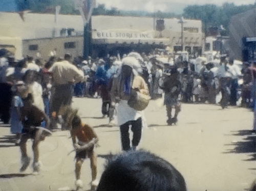 Film Ranchos de Taos anni 50 quasi nuovo Native Parade Cowboys City Plaza 8 mm - Foto 4 di 22