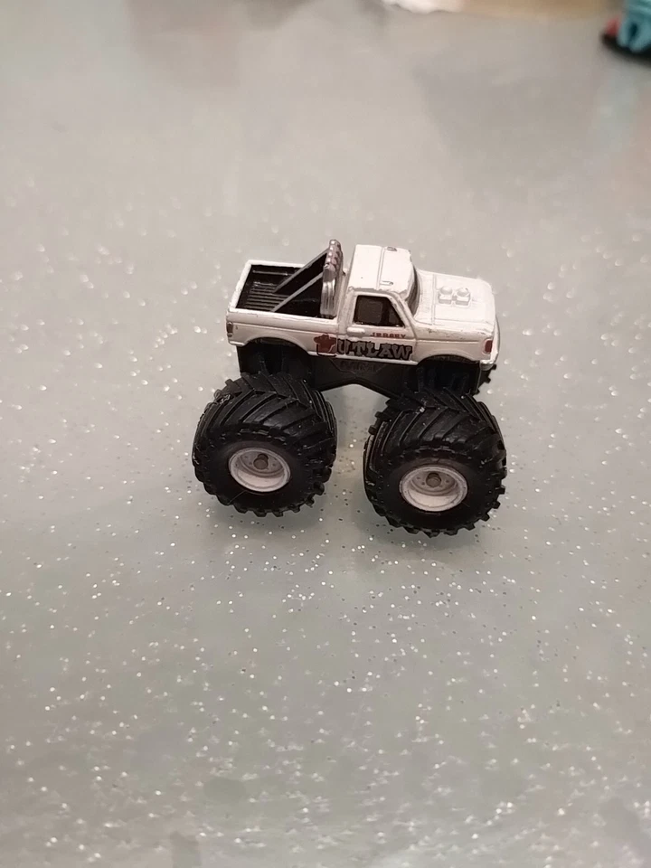 MICRO MACHINES Galoob Monster Truck Ford F-150 Pickup Jersey Outlaw - Immagine 4 di 4