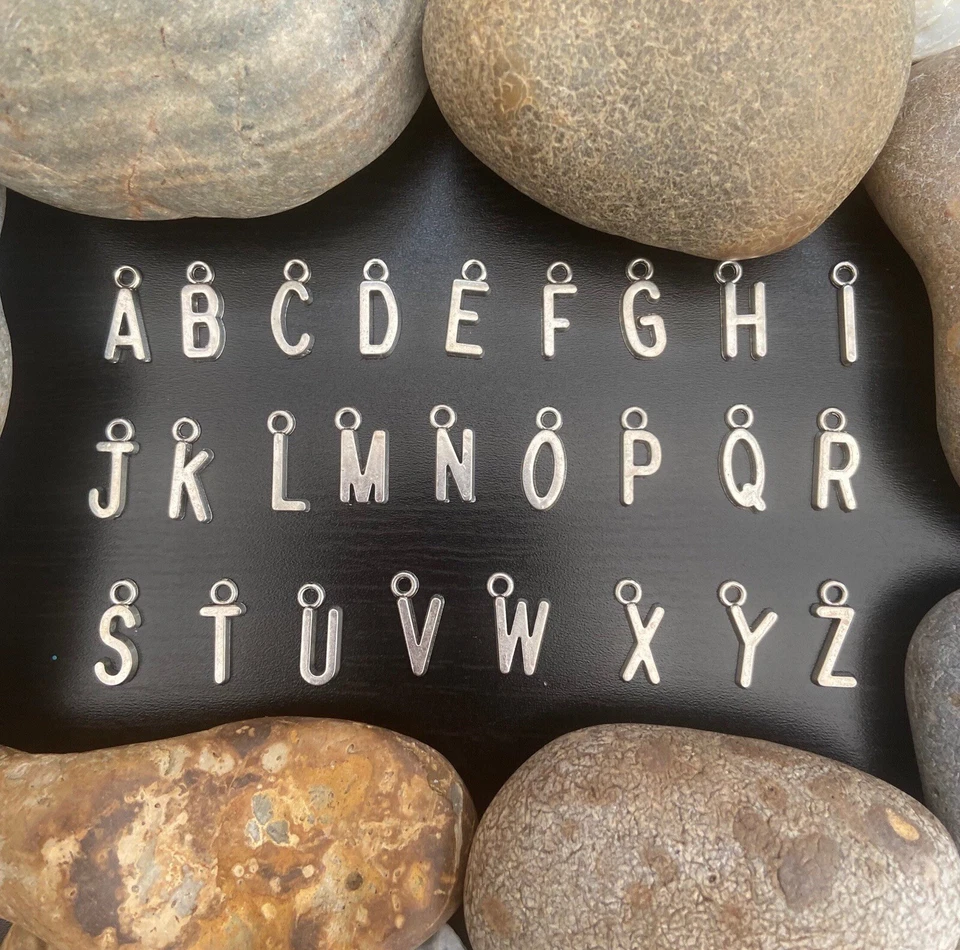 Collar personalizado cristal púrpura amatista iniciales del alfabeto y piedra de nacimiento  Foto 3 de 4