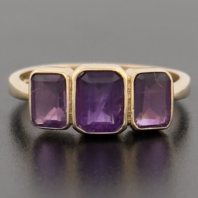 Ring 9 kt Gelbgold Amethyst mit drei Steinen Größe O gepunzt