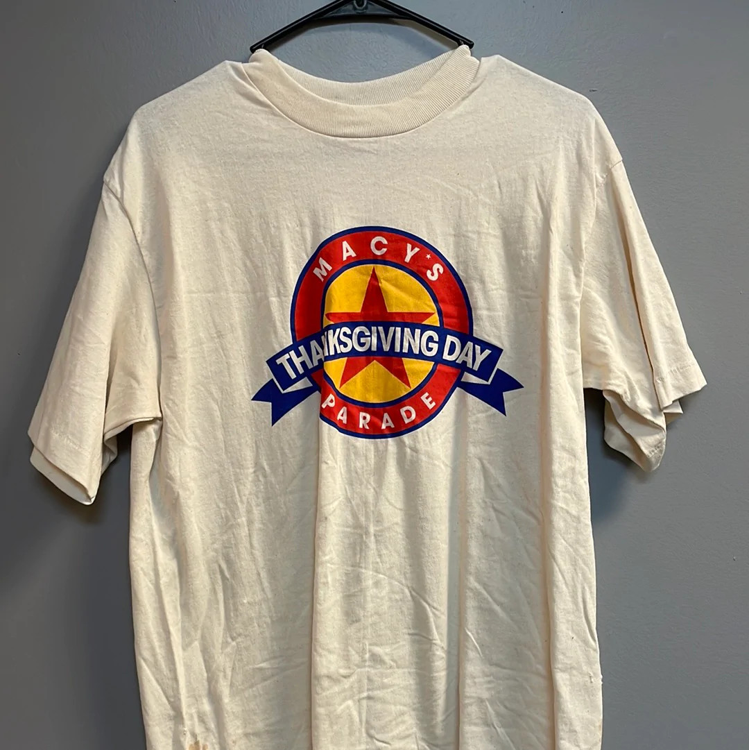 Vintage Macys ThanksGiving Day Parade Graphic T-Shirt Adult