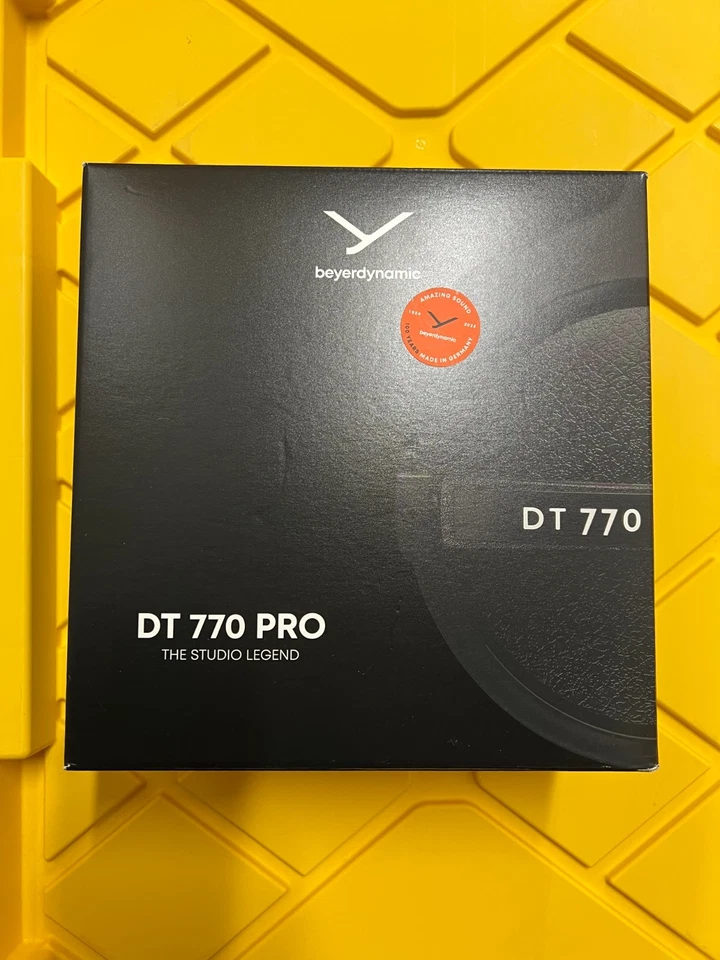 Beyerdynamic DT 770 Pro 32 ohm Closed-back Studio Mixing Headphones - Image 2 of 4