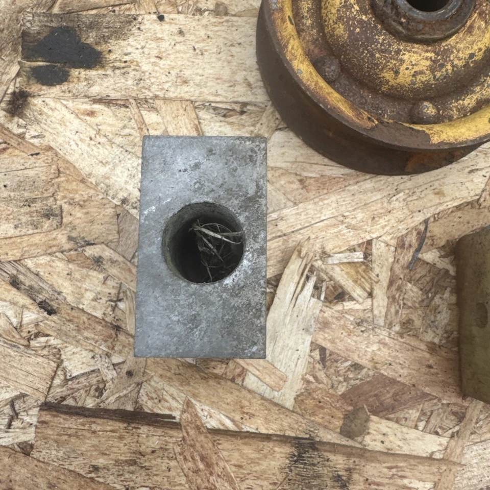 Empacadora cuadrada New Holland #68 piezas surtidas Foto 2 de 4