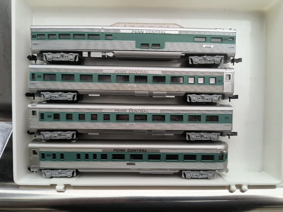 N scale Model Power Penn Central 4 lightweight passenger car set used as is - Image 2 of 4