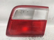 90487476 RÜCKLEUCHTE INNEN RECHTS / 2415320 FÜR OPEL OMEGA B V94 2.5 TD F69,