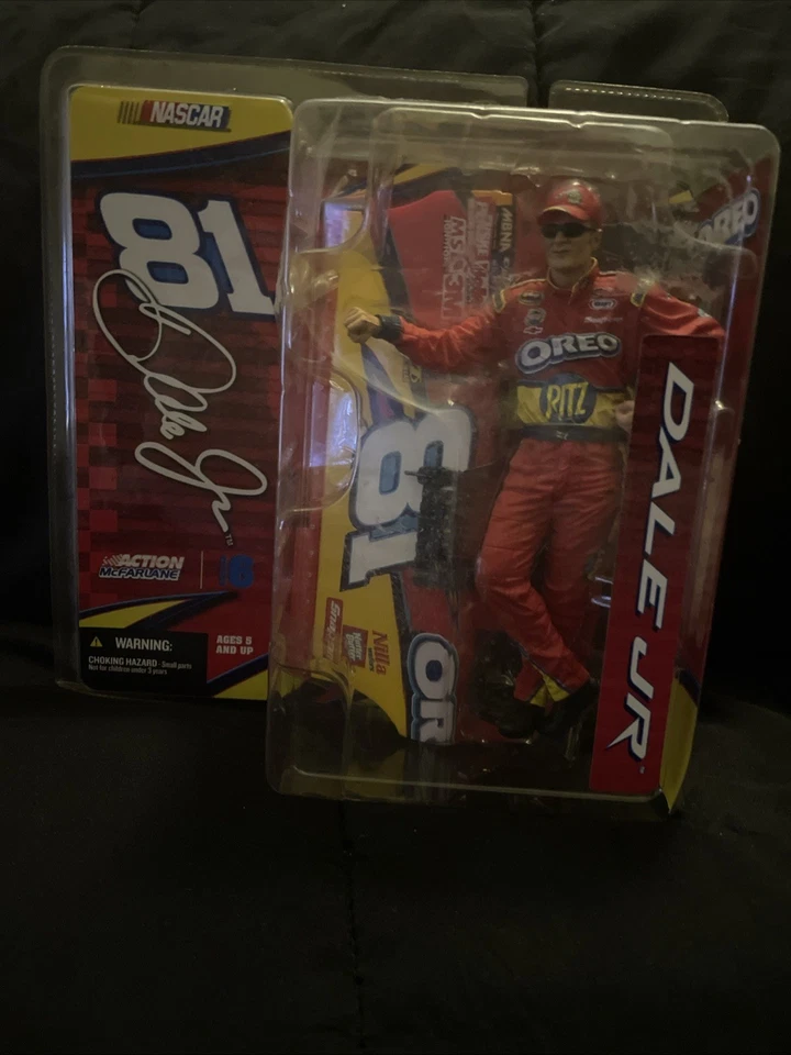NASCAR Dale Earnhardt Junior Number 81 2005 McFarland Action Series 6 - Imagem 2 de 2