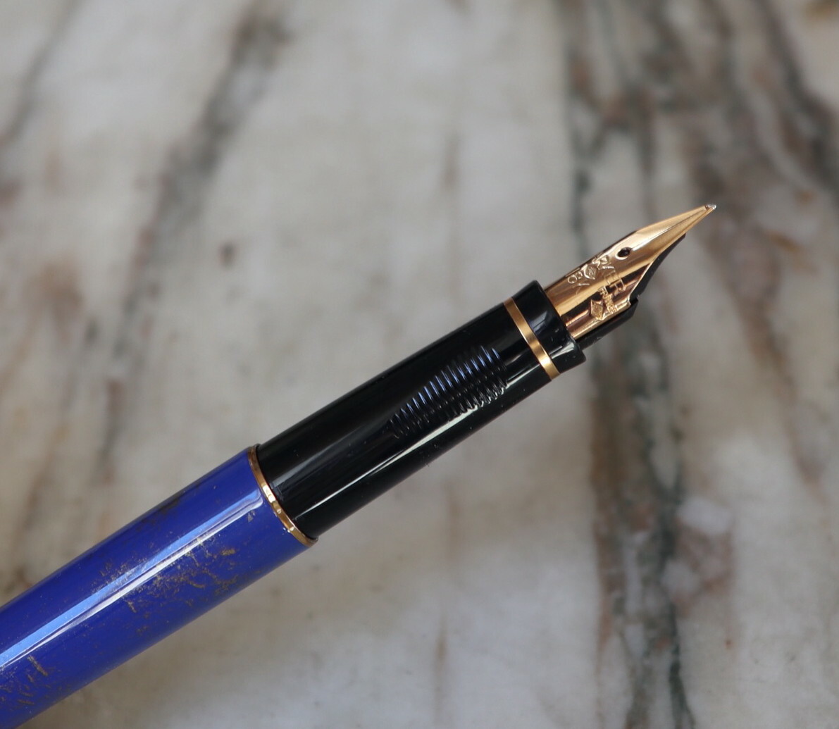 Stylo Plume Parker 75 Laque Lapis Lazuli Poussière D’or – Plume 18 Carats, Occasion