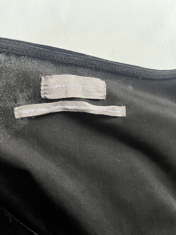 Mameluco de terciopelo negro manga larga Urban Outfitters talla XS extra pequeño Foto 4 de 4