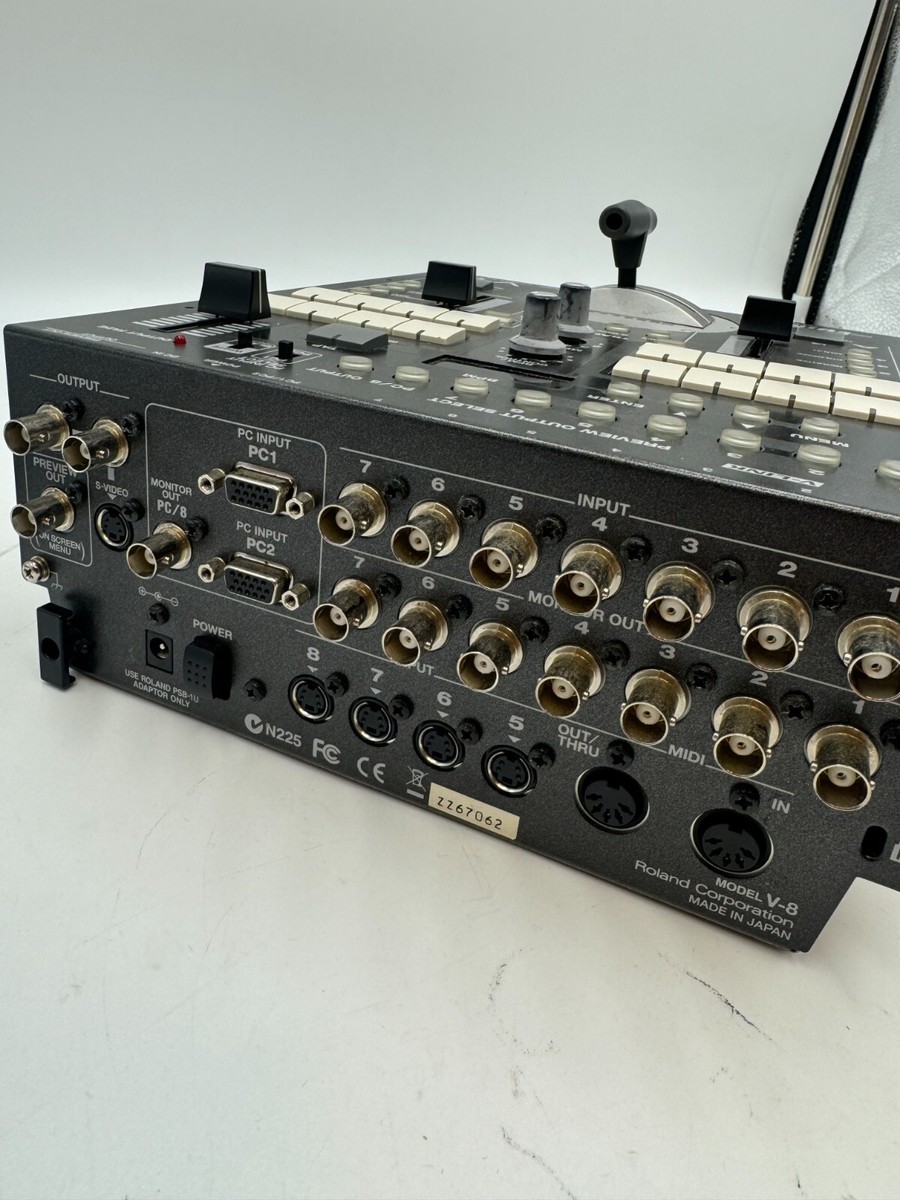 Roland V-8 8-Channel Video Mixer Effector 8IN/3OUT MIDI Roland V-8 8-Channel Video Mixer Effector 8IN/3OUT MIDI