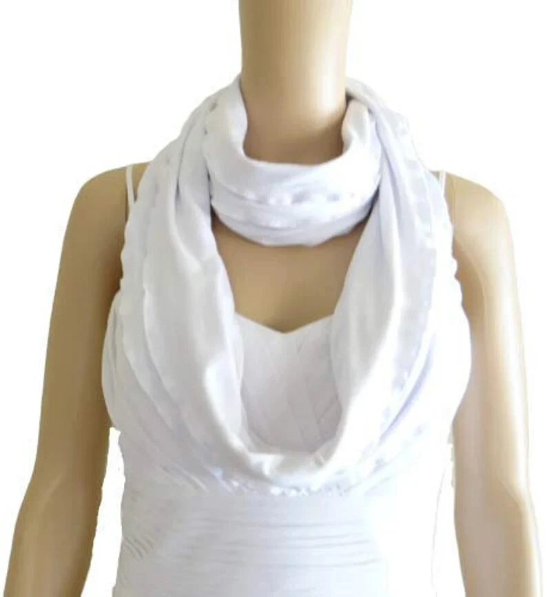 Bufanda circular blanca. Bufanda Infinity con borde de volantes. Bufanda de algodón. Bufanda suave. Foto 2 de 2