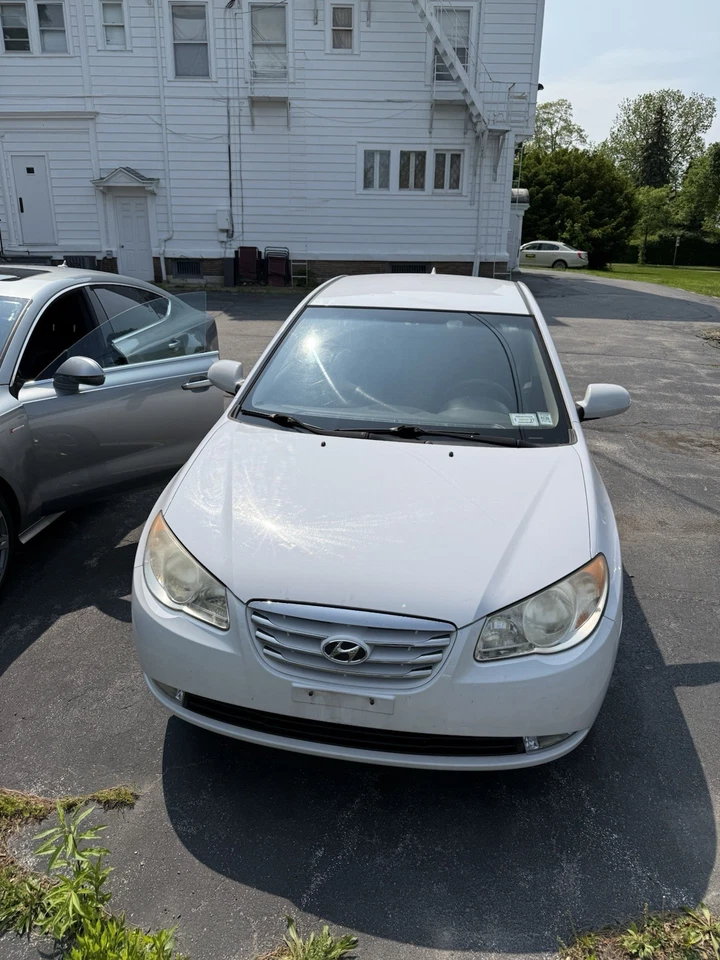 Hyundai Elantra 2010 - 140 k millas - funciona bien - auto barato Foto 2 de 4