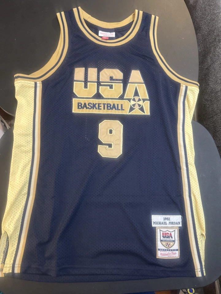 Camiseta Dream Team Michael Jordan #9 EE. UU. Dorada Talla M Mitchell Ness Nueva con Etiquetas Foto 2 de 4