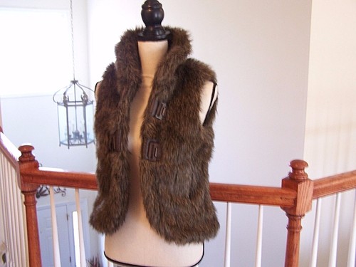 Jack Women's S Faux Fur Vest Brown Lined NWOT - Picture 3 of 5