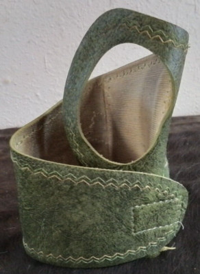Vintage Wrist Guard -Small- Right Hand -dark green