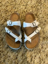 Time and Tru Flats Thong Sandals White Slip Ons WMTT40AM315 Women's Size 6 ~ EUC