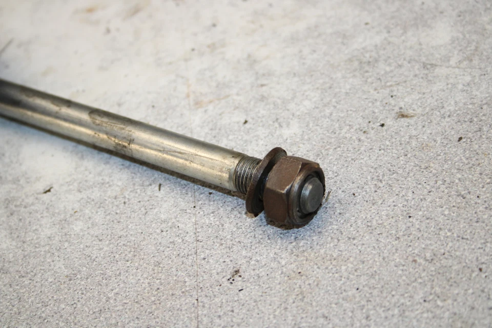 Kawasaki G4TR 1974 Trail Boss basculante trasero perno eje de pivote S7-3742.Xn Foto 3 de 3