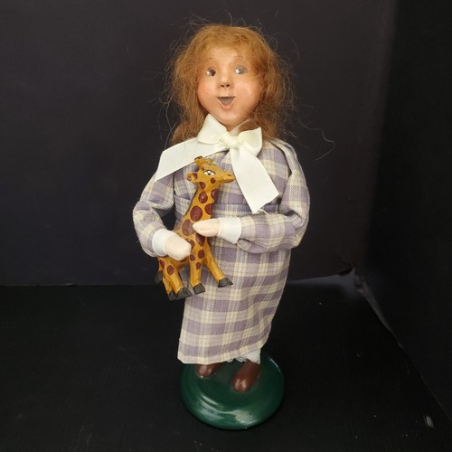 Byers Choice Carolers Girl with Giraffe 2006 - Picture 11 of 16