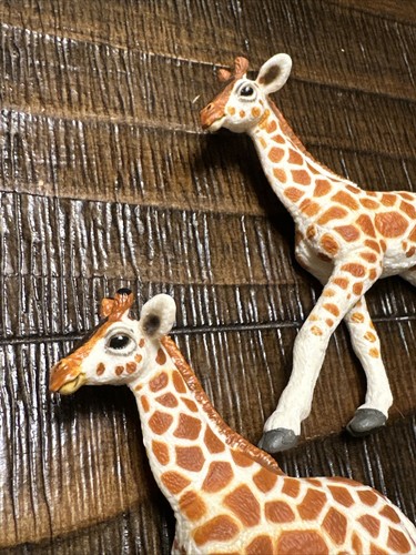 2 Safari Limited Zoo Giraffe Baby Animal Figure 3.5x3.5” 2007 Lot - Picture 2 of 5
