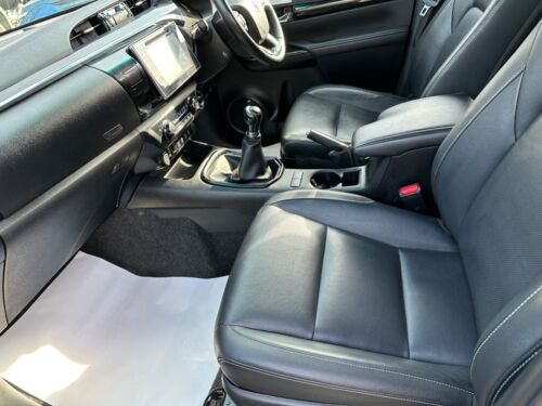 2020 Toyota Hilux 2.4 D-4D Invincible X Leather Double Cab Pickup Manual 4WD - Picture 11 of 15