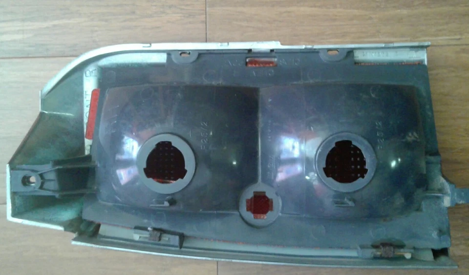 1986 PONTIAC 6000 WAGON RH CONJUNTO DE LANTERNA TRASEIRA LATERAL DE PASSAGEIROS - USADO FABRICANTE DE EQUIPAMENTO ORIGINAL - Imagem 4 de 4