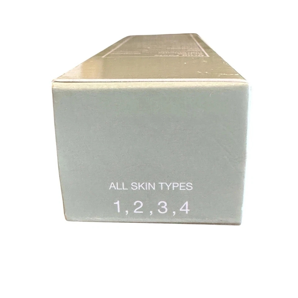 Clinique City Block Sheer SPF 25 безмасляный солнцезащитный крем для лица 1,4 унции / 40 мл ежедневно - Изображение 3 из 4