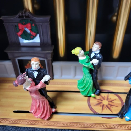 Mr Christmas Ballroom Dancers Animated Musical Chimes 70 Tunes Clock & Music Box - Picture 4 of 16