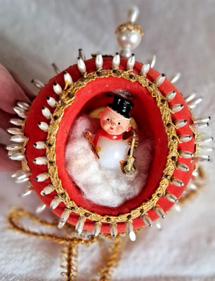 Vtg Pearl Push Pin Frosty Snowman Violin Diorama Emilie KIT Flock Xmas Ornament