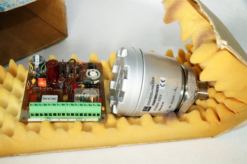 New-in-Box Endress+Hauser T10805-G31Y Temperature Transmitter & Circuit Board J7 - Picture 2 of 4