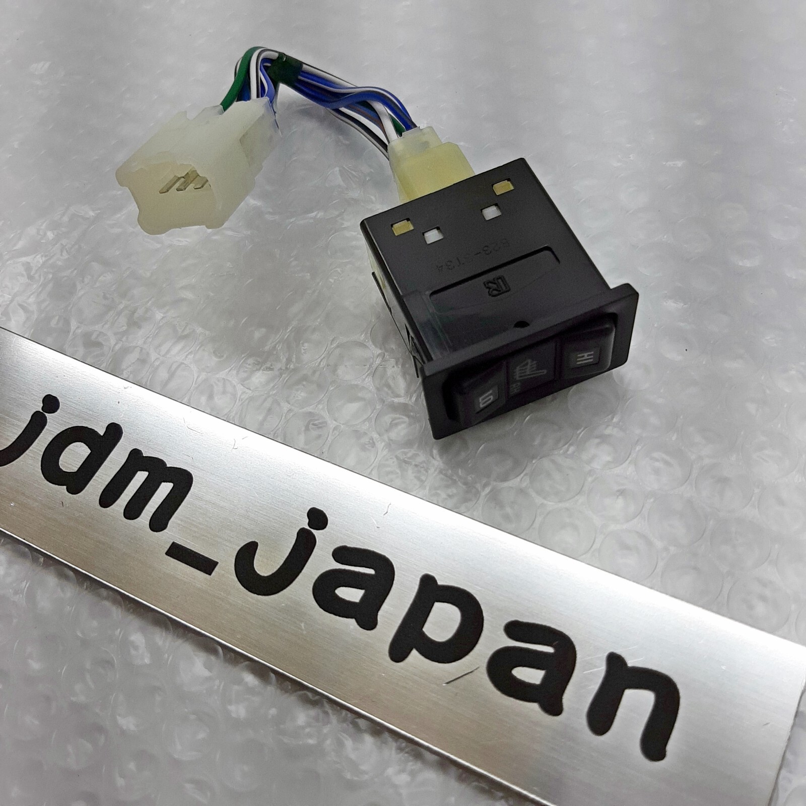 TOYOTA SEAT HEATER SWITCH LH RH LANDCRUISER 8475160010 8475160020