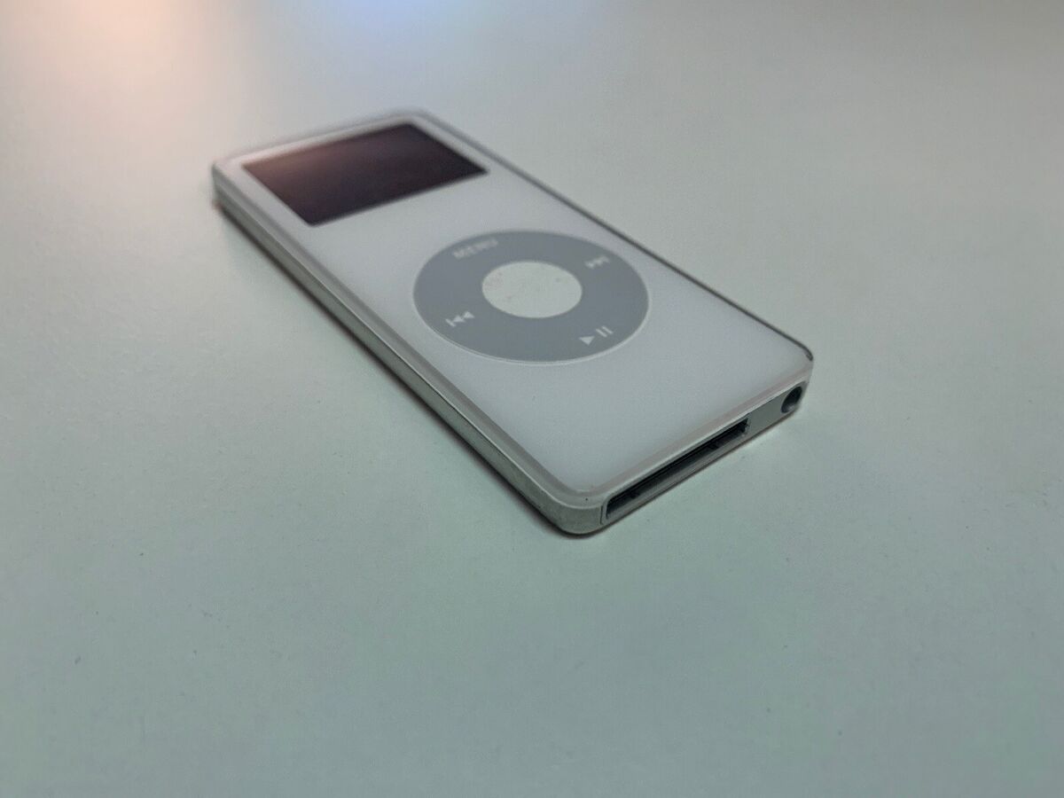 Official Apple iPod Nano 1st Gen Generation 1GB White Model Official Apple iPod Nano 1st Gen Generation 1GB White Model