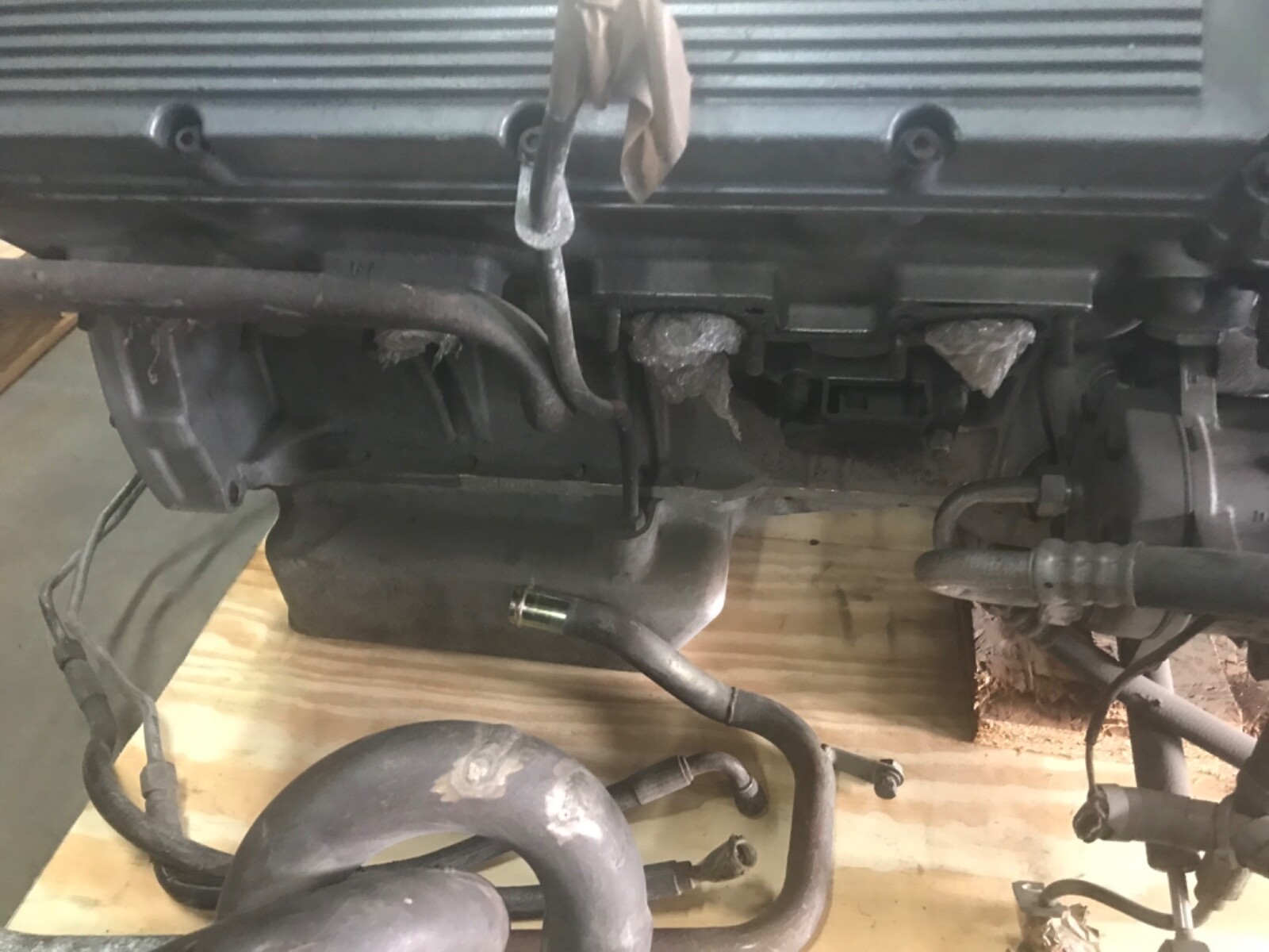Aston Martin V8  1990 to 2000 -Aluminum- 32 valve = Complete with Accessories
