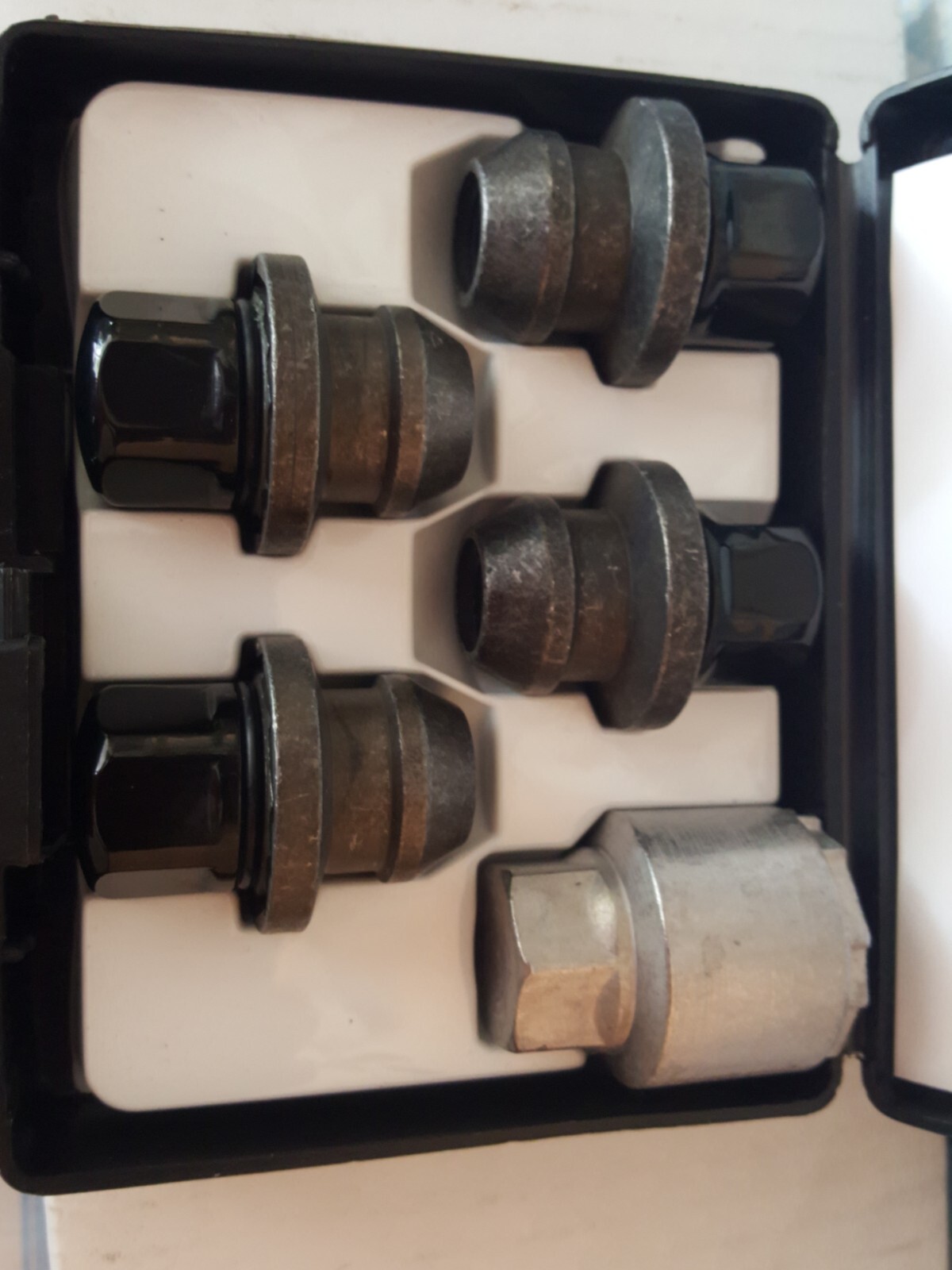 Genuine GM Wheel Lock Kit Black 85039001 (HondaAcura, Chevrolet) eBay