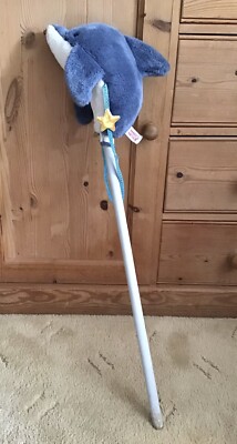 Vintage 1990er 1998 Delfin Steckenpferd Reiten auf Stock weiches Plüschtier 10 Zoll 32 Zoll
