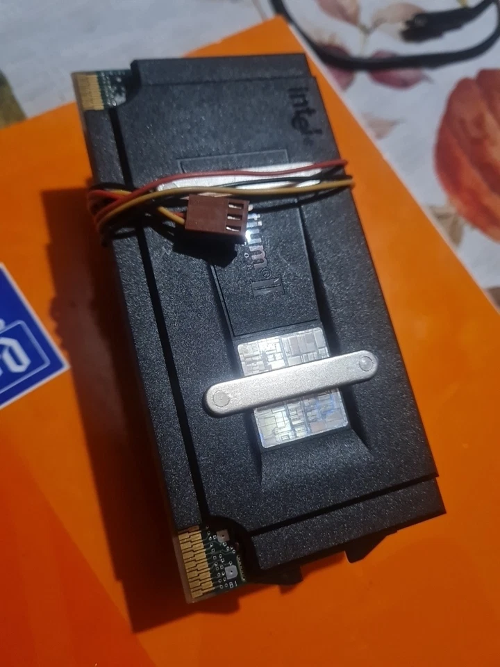 CPU Intel Pentium II 350/512/100/2.0V S1. 350 Mhz - Imagen 2 de 4