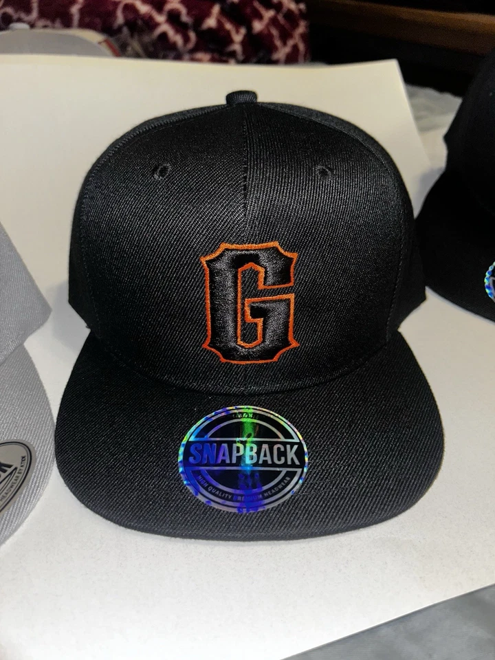 Lote De 2 Sombreros Gigantes Ajustables Nuevos Negros Y Grises Foto 2 de 4