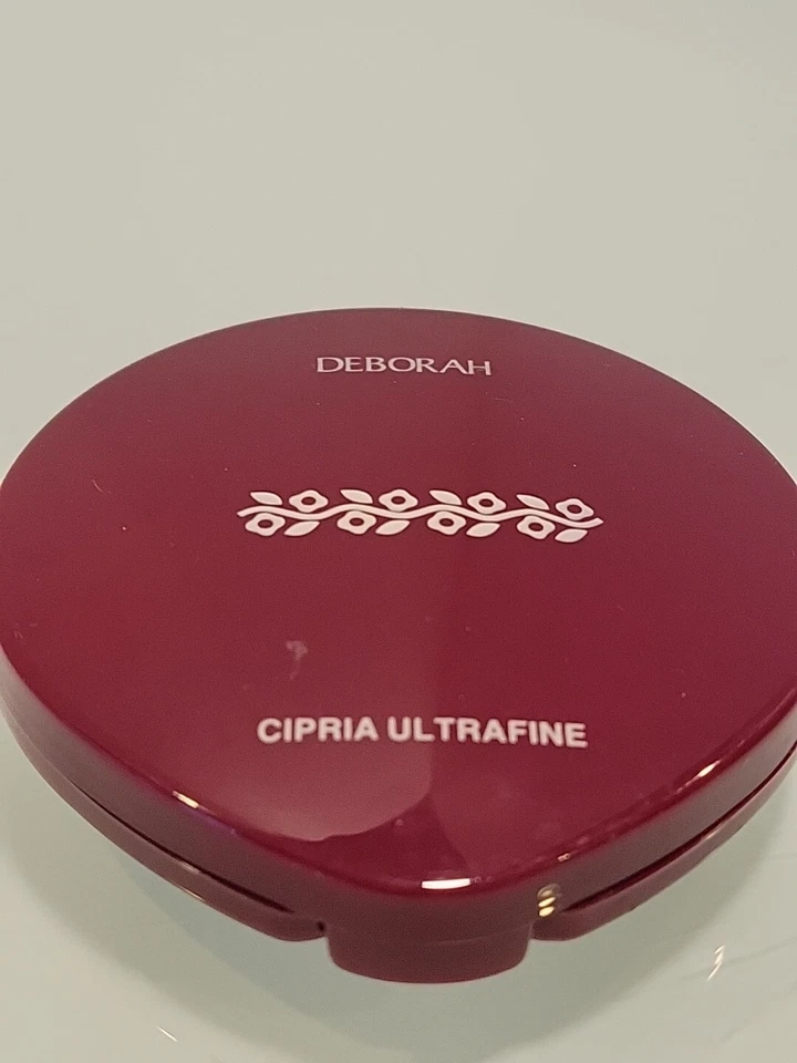 Polvo compacto ultra fino Deborah Cipria acabado natural suave, hecho en Italia Foto 3 de 4