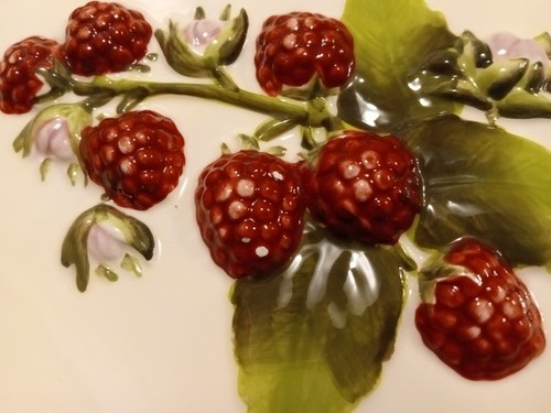 Raspberry Ceramic Square Plate MWW Market 8" 3d Awesome - Picture 5 of 5