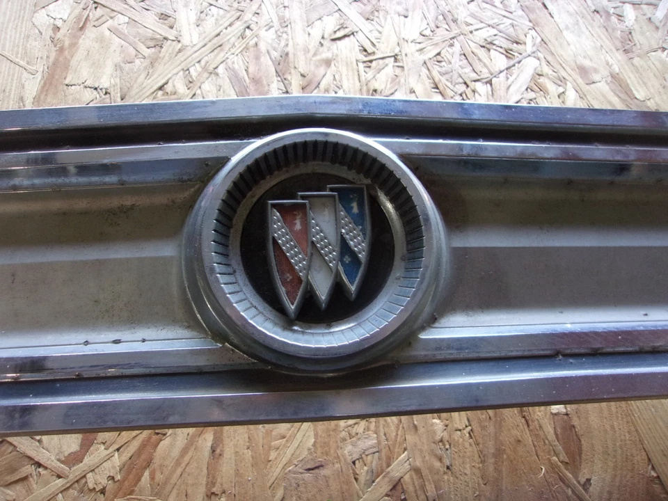 1965 Buick Special tail panel moulding 4488536 - Image 3 of 4