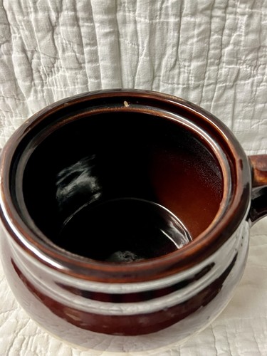 Vintage MONMOUTH POTTERY ILL USA. Brown / Cream BEAN POT Maple Leaf Mark - Picture 4 of 9