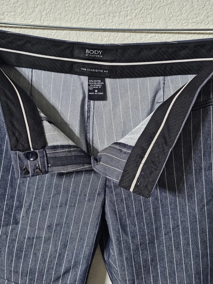 Pantalones Body By Victoria para mujer 8 The Christie Fit tiro medio rayas recortados azules Foto 4 de 4