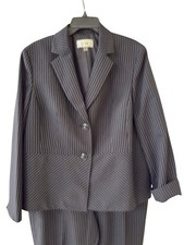 Le Suit Women s SZ 18 Black Pinstriped Polyester 2 PC Pant Suit CAREER