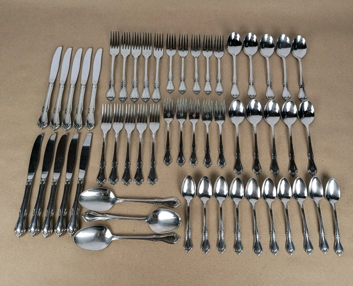 Vintage 53pc Oneida CELEBRITY Stainless Flatware 10 Place Setting Serving Spoons
Opens in a new wind